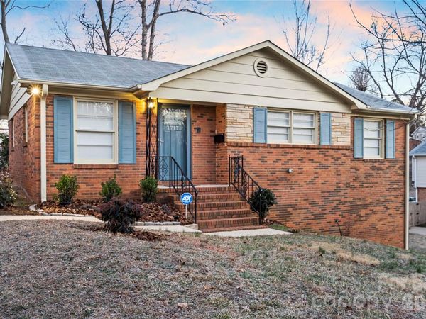 1717 Woodvalley Drive, Charlotte, NC 28216