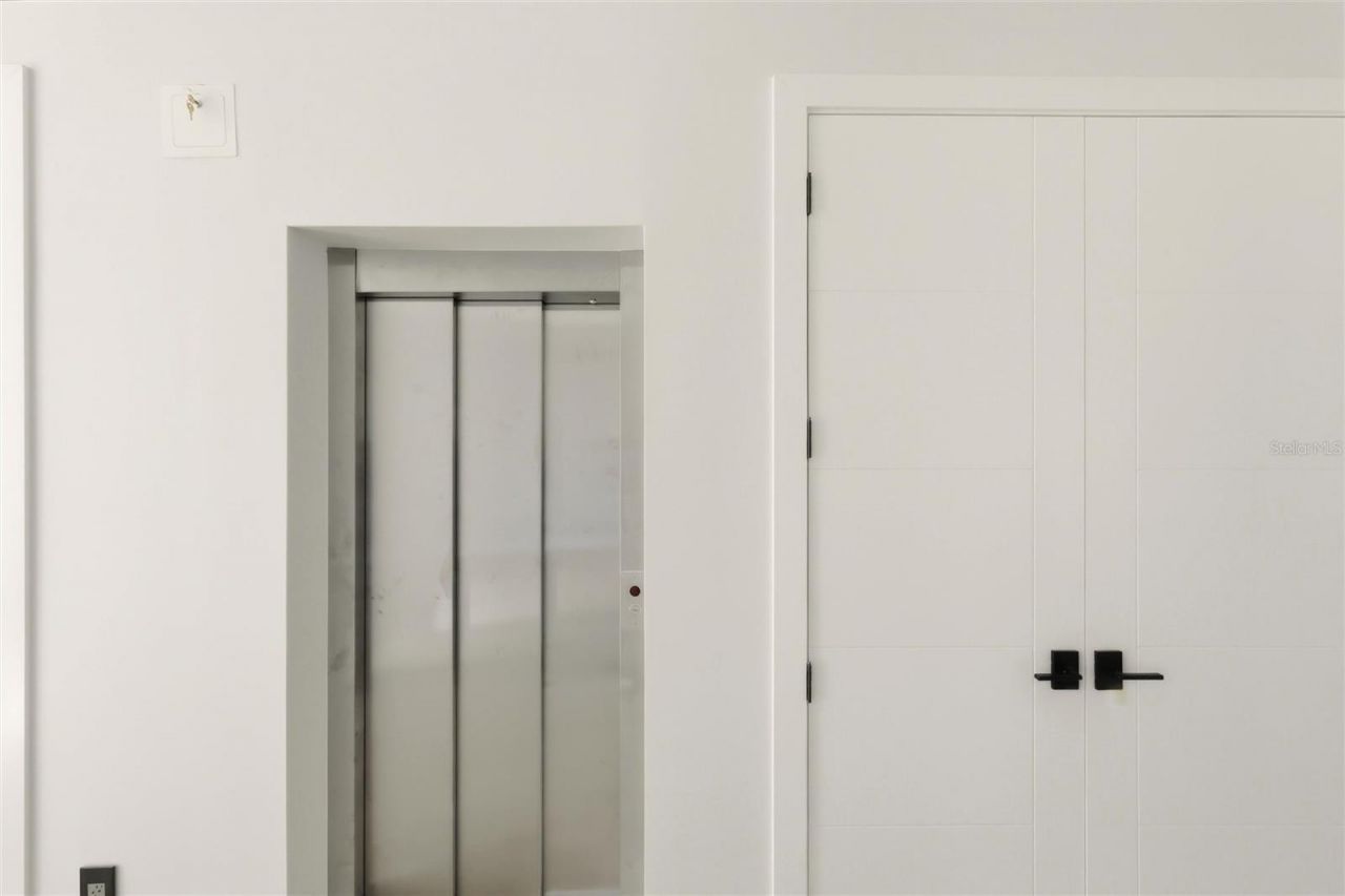 2089 Arlington Street, Sarasota, FL 34239 Photo