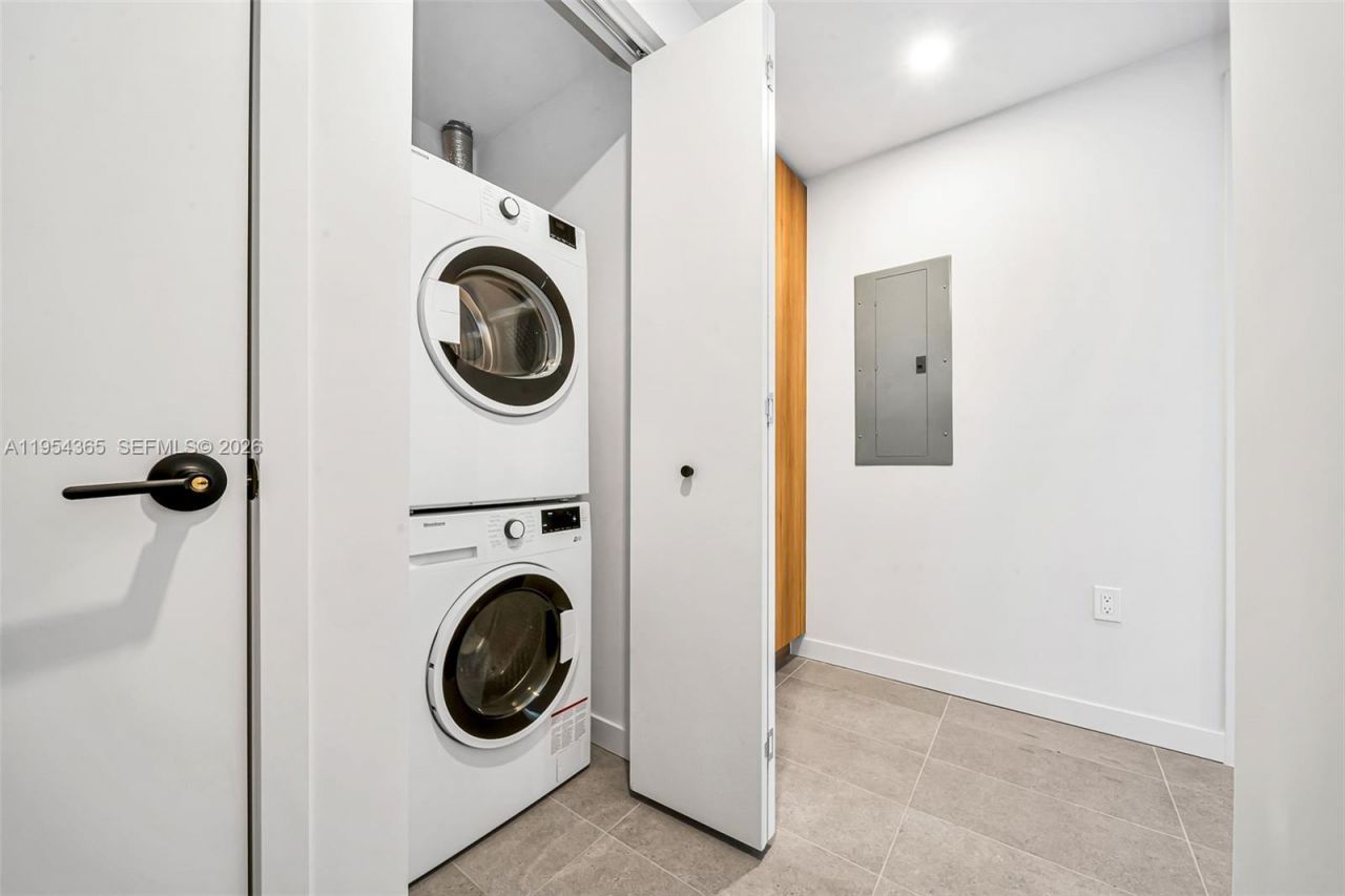 121 NE 5th St, Unit 1608, Miami, FL 33143 Photo