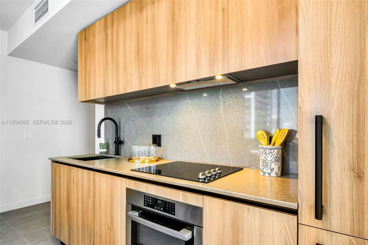 121 NE 5th St, Unit 1608, Miami, FL 33143 Photo