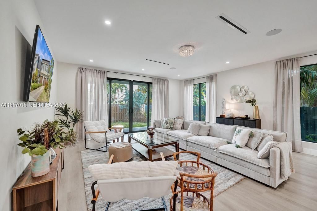 1101 NE 16th Ter , Unit TH#1, Fort Lauderdale, FL 33304 Photo