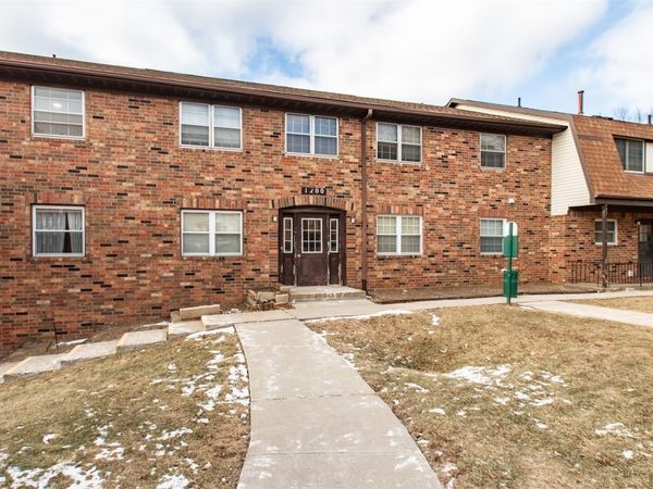 1206 21st Ave Place, Coralville, IA 52241