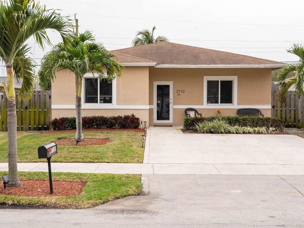 2710 NW 5 ST, Pompano Beach, FL 33069