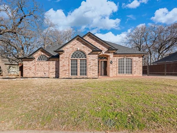 905 Evandale Road, Burleson, TX 76028
