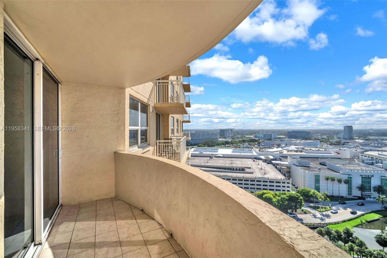 19501 W Country Club Dr , Unit 2011, Aventura, FL 33180 Photo