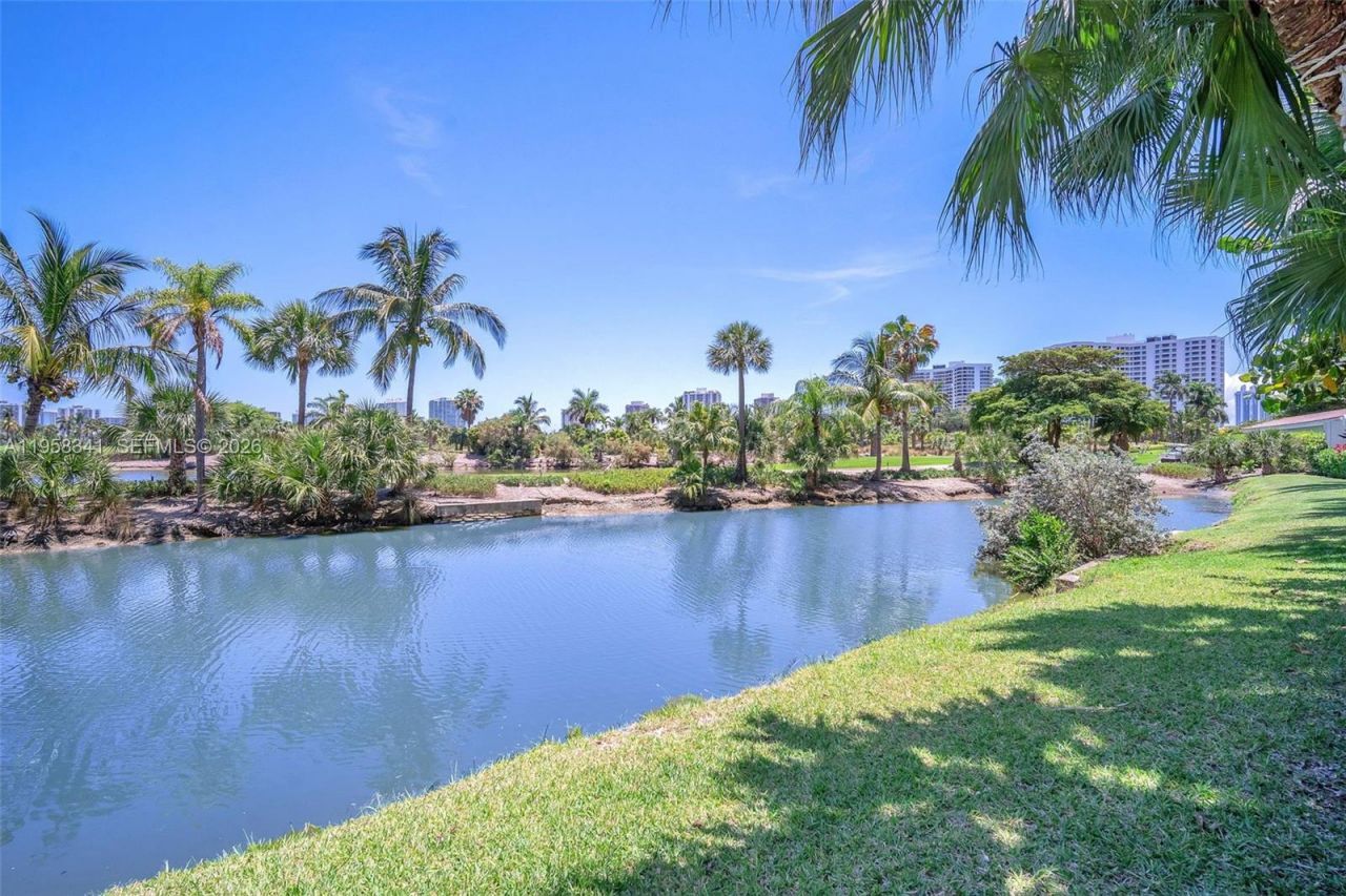 19501 W Country Club Dr , Unit 2011, Aventura, FL 33180 Photo