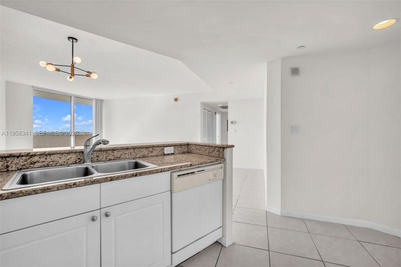 19501 W Country Club Dr , Unit 2011, Aventura, FL 33180 Photo