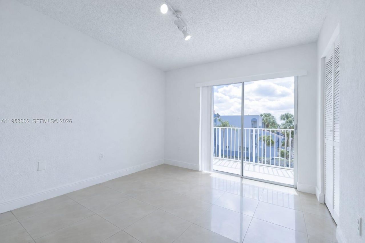 2740 W 76 St, Unit 203, Hialeah, FL 33016 Photo