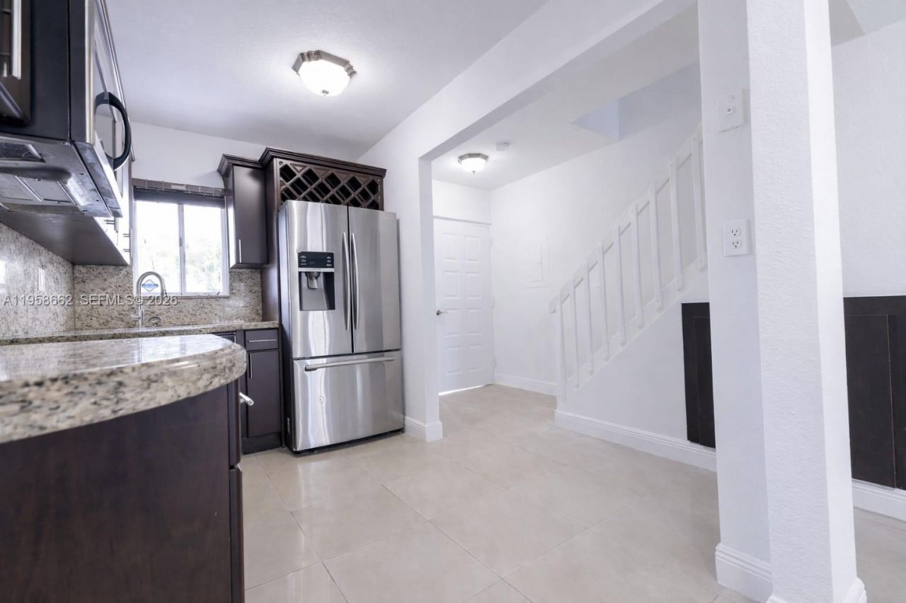 2740 W 76 St, Unit 203, Hialeah, FL 33016 Photo