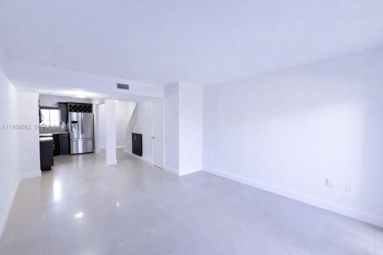 2740 W 76 St, Unit 203, Hialeah, FL 33016 Photo