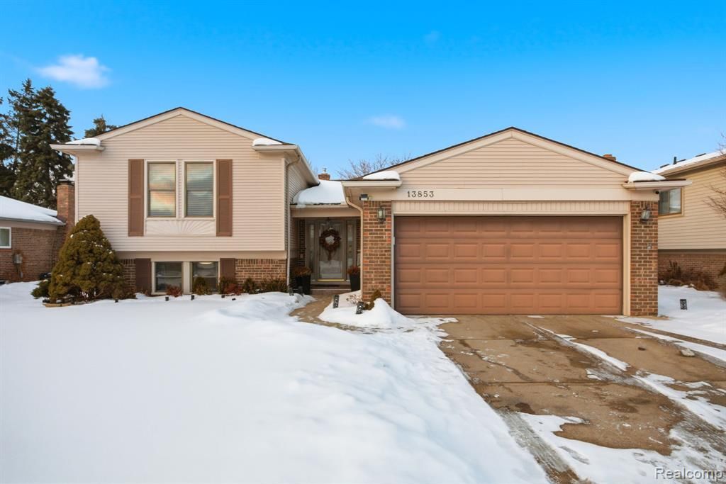 13853 Deepwood Court, Sterling Heights, MI 48312 Main Photo