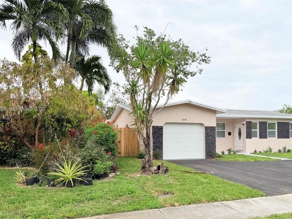 4241 Thomas St , Hollywood, FL 33021