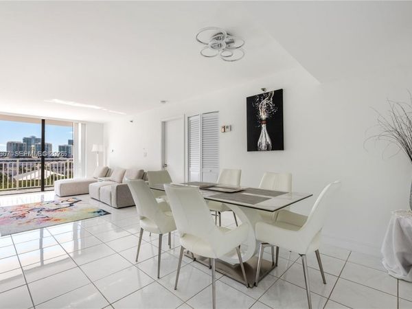 210 174th St , Unit 807, Sunny Isles Beach, FL 33160