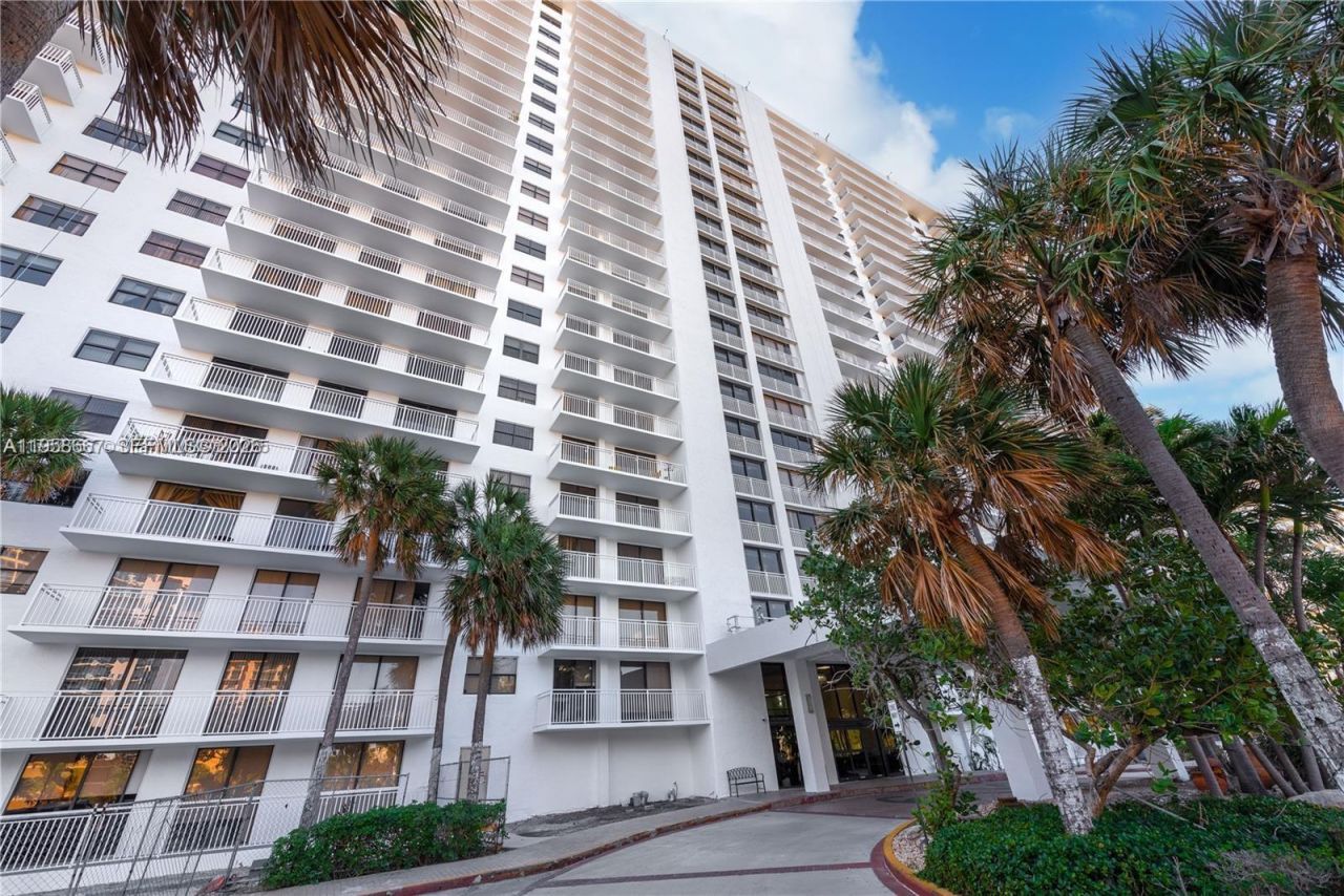 210 174th St , Unit 807, Sunny Isles Beach, FL 33160 Photo