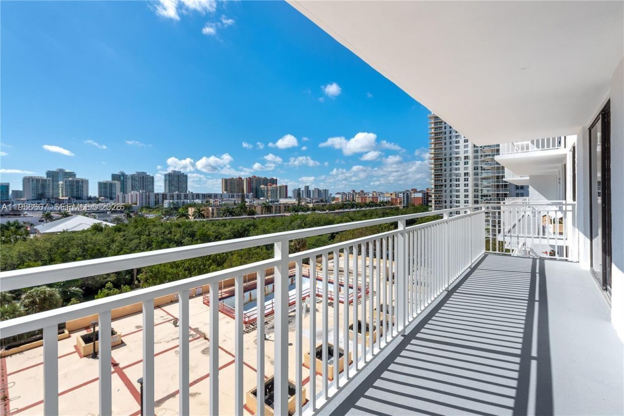 210 174th St , Unit 807, Sunny Isles Beach, FL 33160 Photo