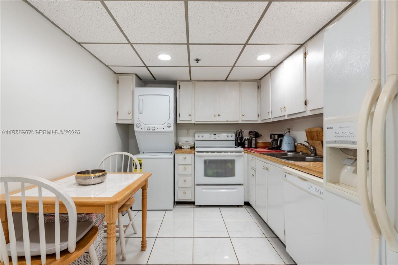 210 174th St , Unit 807, Sunny Isles Beach, FL 33160 Photo