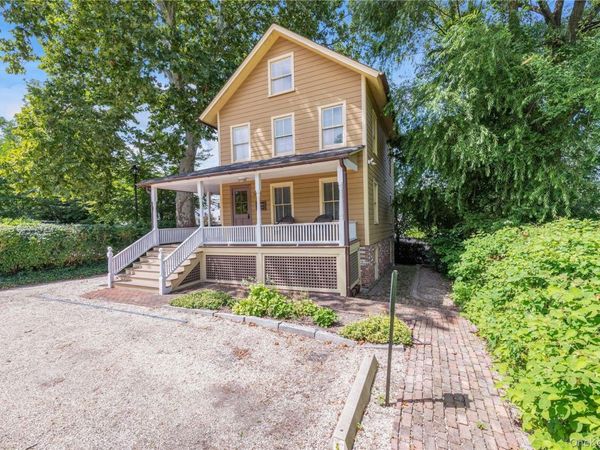 1433 Old Northern Boulevard , Roslyn, NY 11576