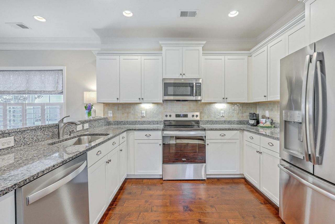 2353 Grandiflora Boulevard Photo 15