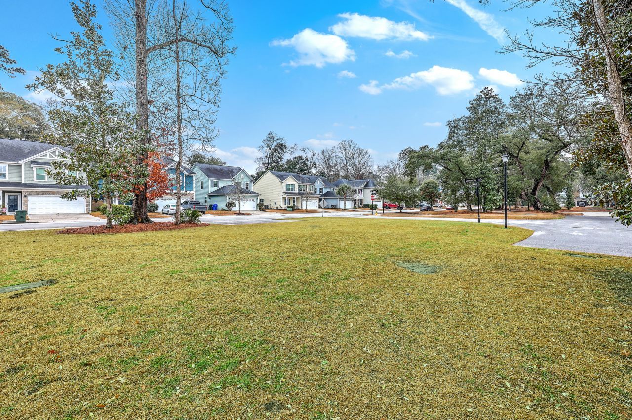 2353 Grandiflora Boulevard Photo 41