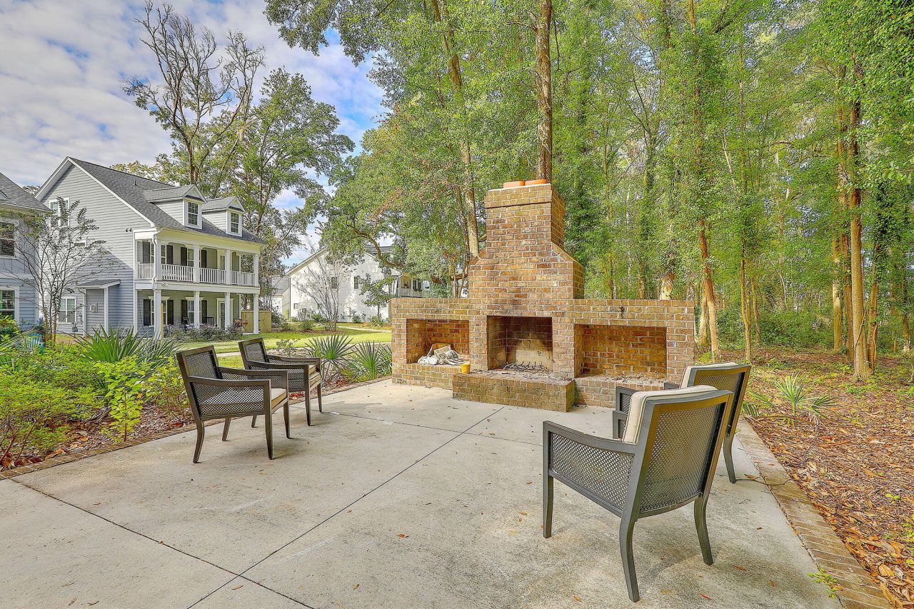 2353 Grandiflora Boulevard Photo 49