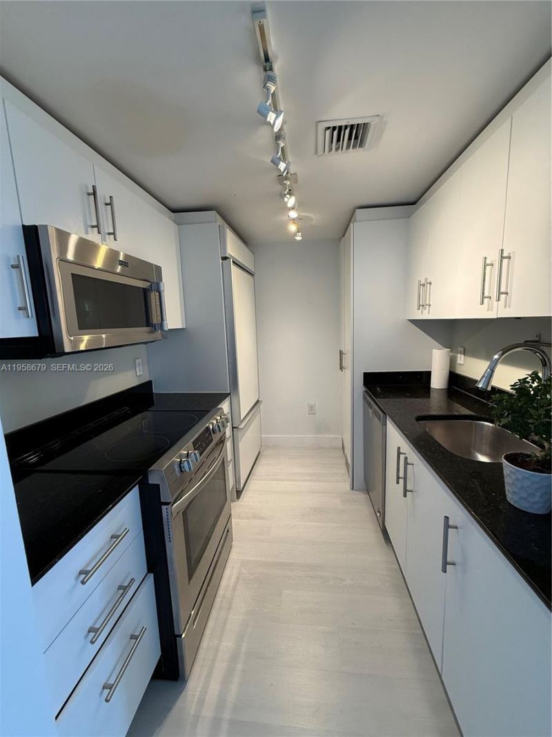 10275 Collins Ave, Unit 420, Bal Harbour, FL 33154 Photo