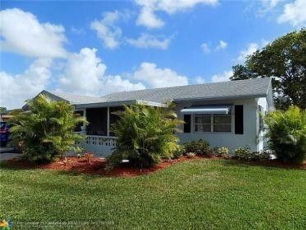 8900 NW 70th Place, Tamarac, FL 33321