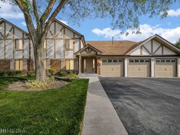 920 Surrey Drive, Unit 2B, Schaumburg, IL 60193