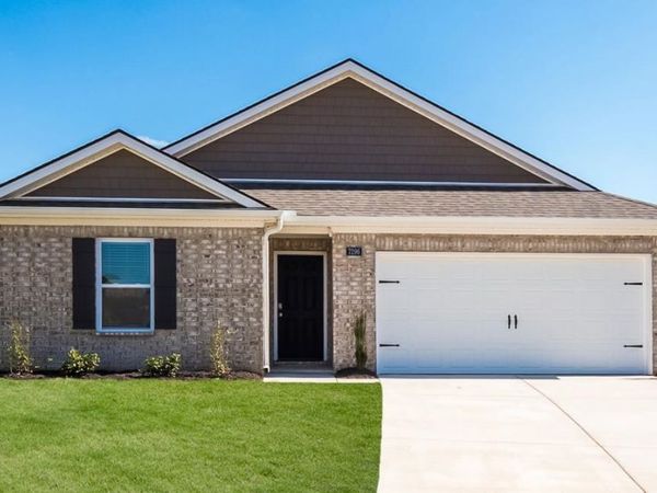 14 THORN TREE ST S, Byhalia, MS 38611