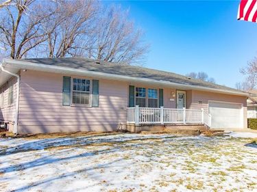 1202 S Main Street, Holden, MO 64040