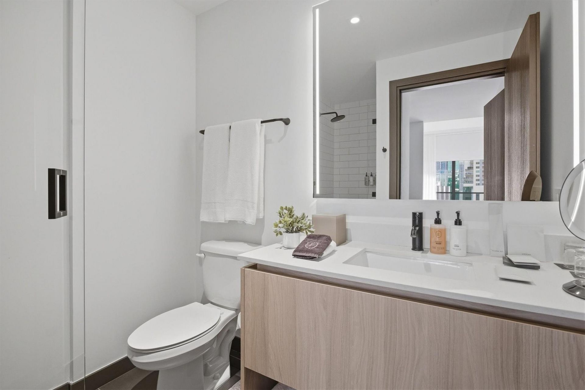 398 NE 5th St, Unit 2017, Miami, FL 33132 Photo