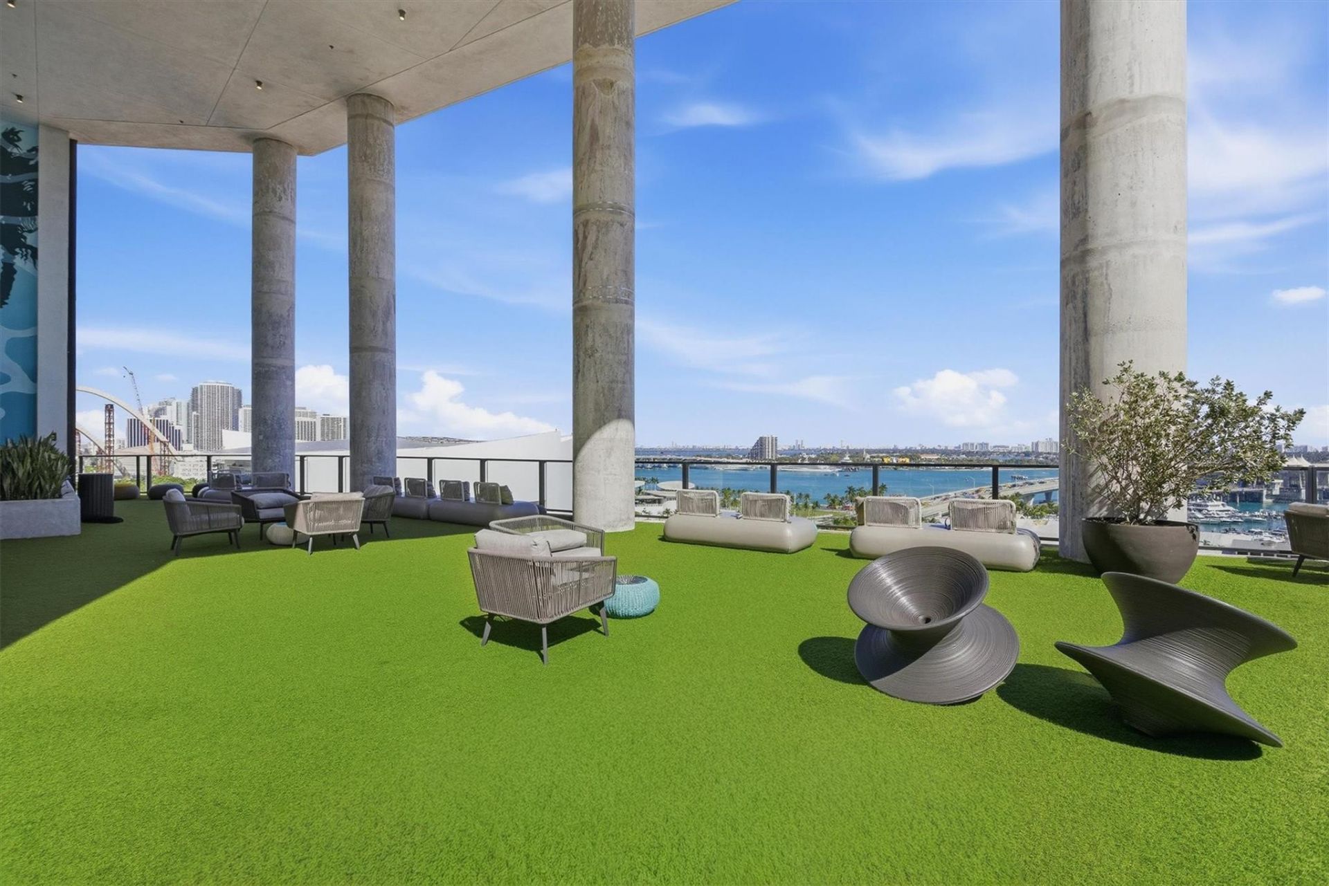 398 NE 5th St, Unit 2017, Miami, FL 33132 Photo