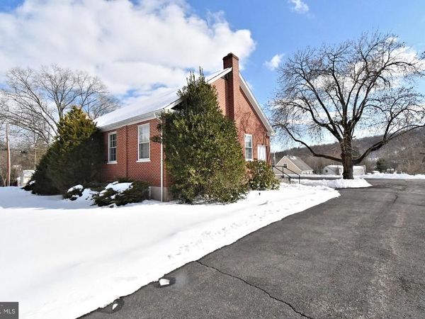 20 PERKIOMEN AVENUE, SPRING MOUNT, PA 19478
