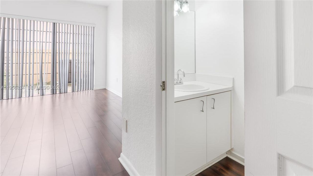 20820 San Simeon Way, Unit 24-G, Miami, FL 33179 Photo