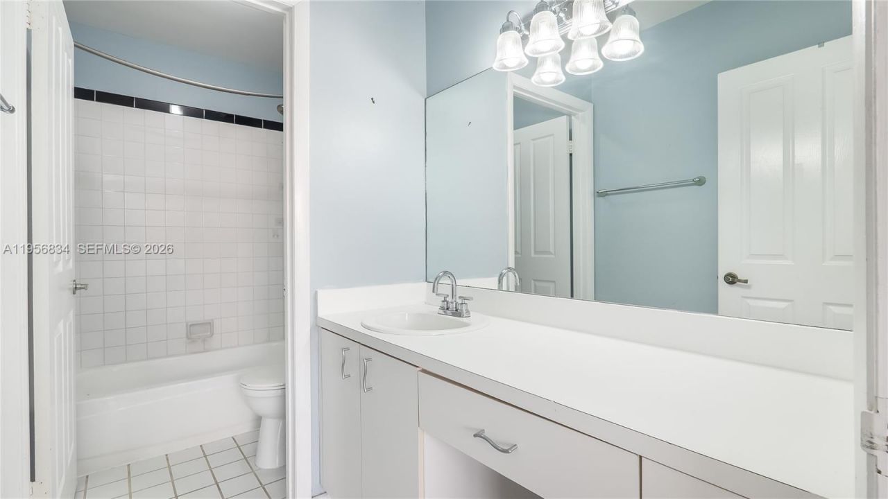 20820 San Simeon Way, Unit 24-G, Miami, FL 33179 Photo