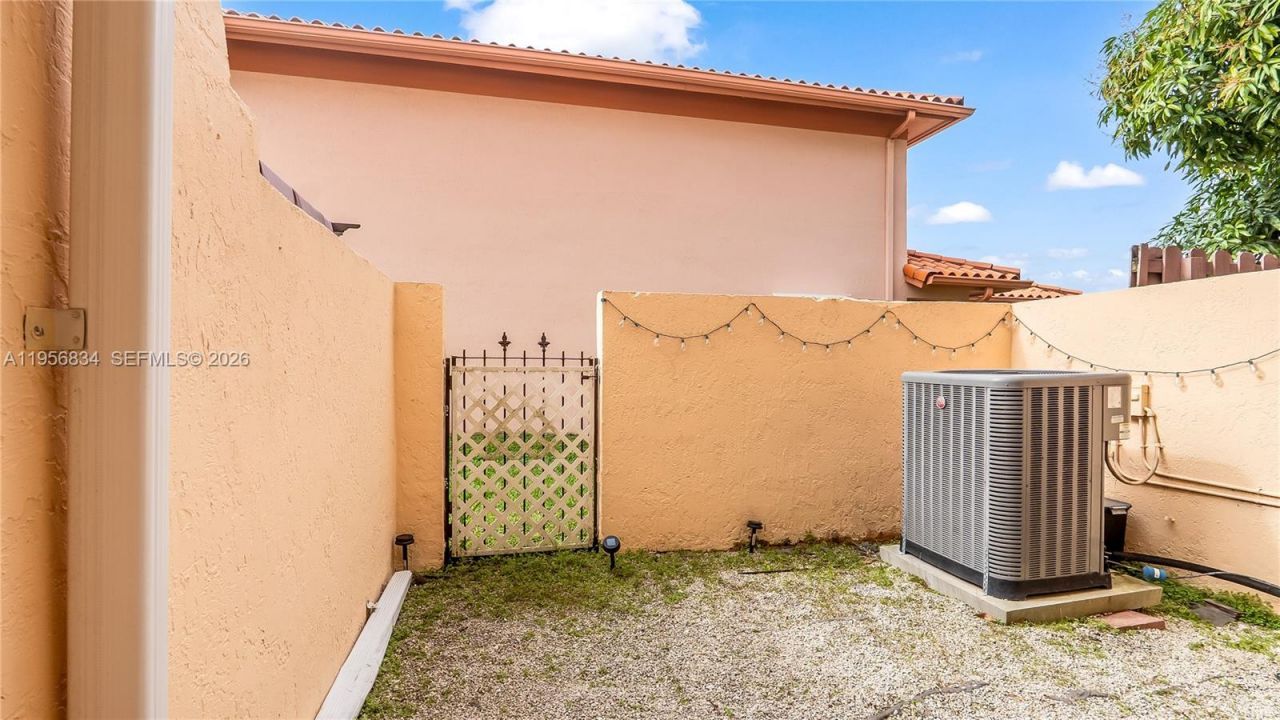 20820 San Simeon Way, Unit 24-G, Miami, FL 33179 Photo