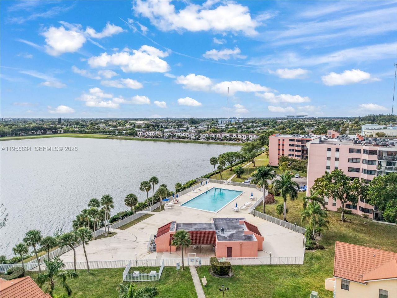 20820 San Simeon Way, Unit 24-G, Miami, FL 33179 Photo
