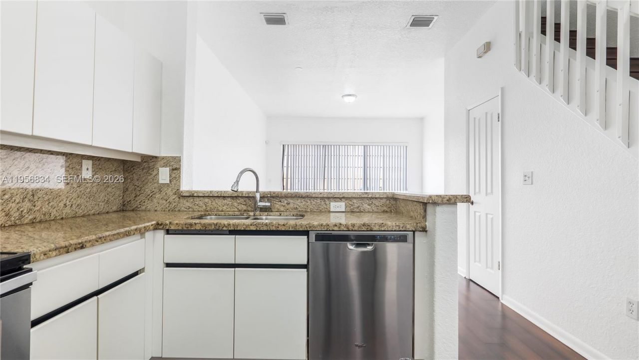 20820 San Simeon Way, Unit 24-G, Miami, FL 33179 Photo