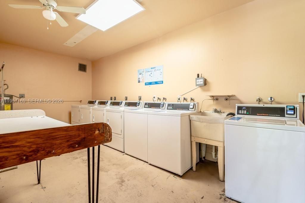 151 Berkley Rd, Unit 208, Hollywood, FL 33024 Photo