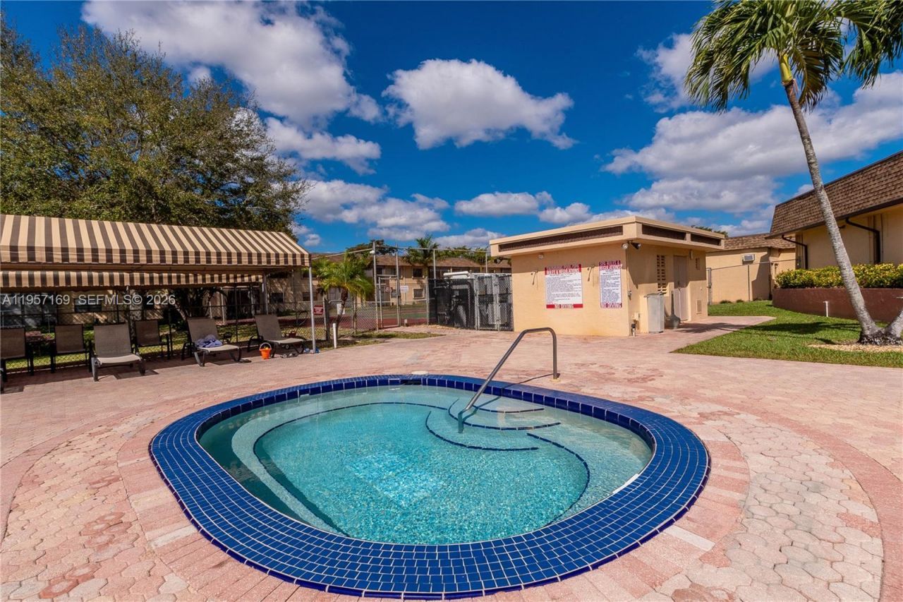 151 Berkley Rd, Unit 208, Hollywood, FL 33024 Photo