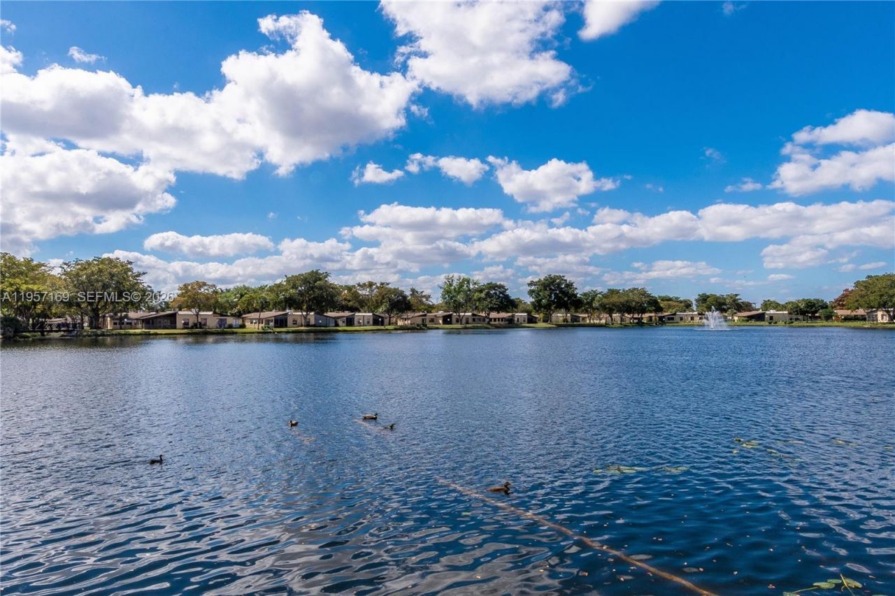 151 Berkley Rd, Unit 208, Hollywood, FL 33024 Photo