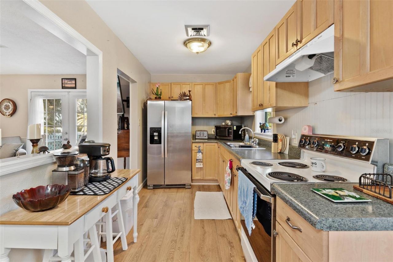 32828 Lake Eustis Drive, Tavares, FL 32778 Photo