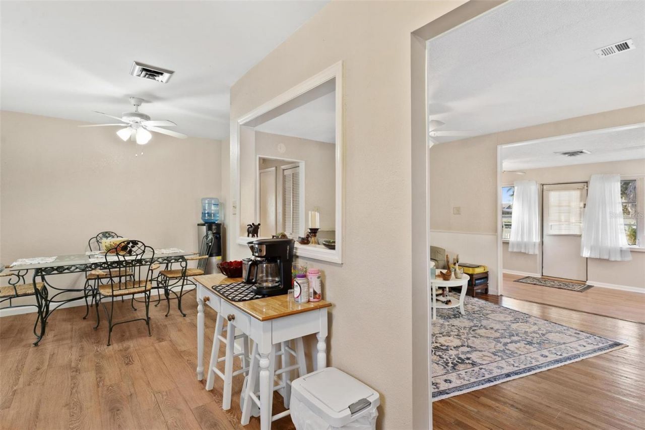 32828 Lake Eustis Drive, Tavares, FL 32778 Photo
