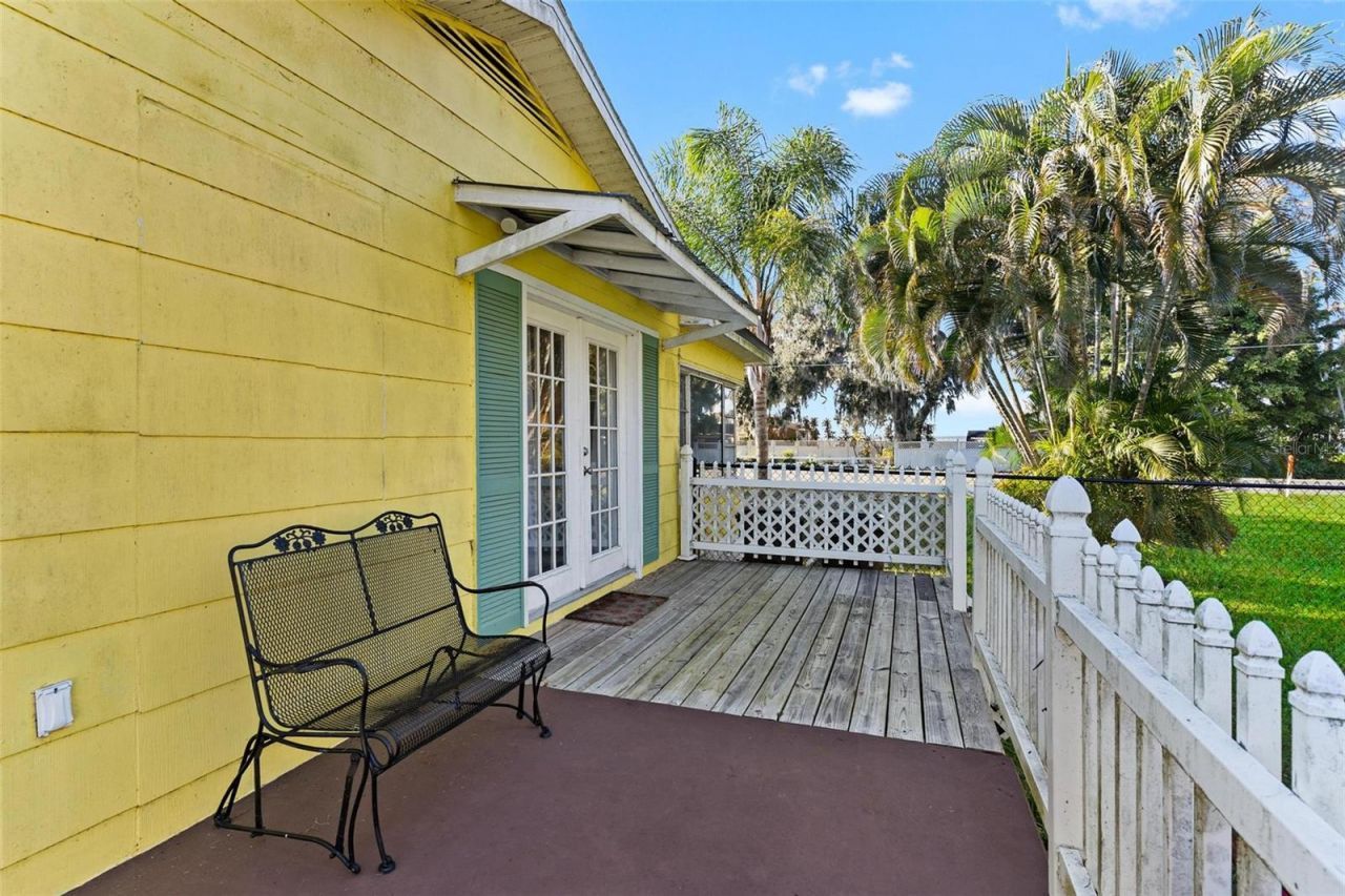 32828 Lake Eustis Drive, Tavares, FL 32778 Photo