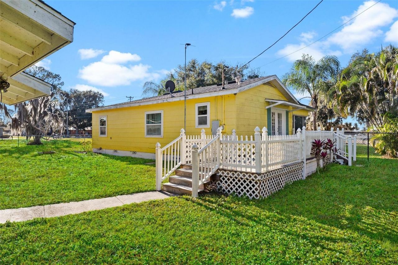 32828 Lake Eustis Drive, Tavares, FL 32778 Photo