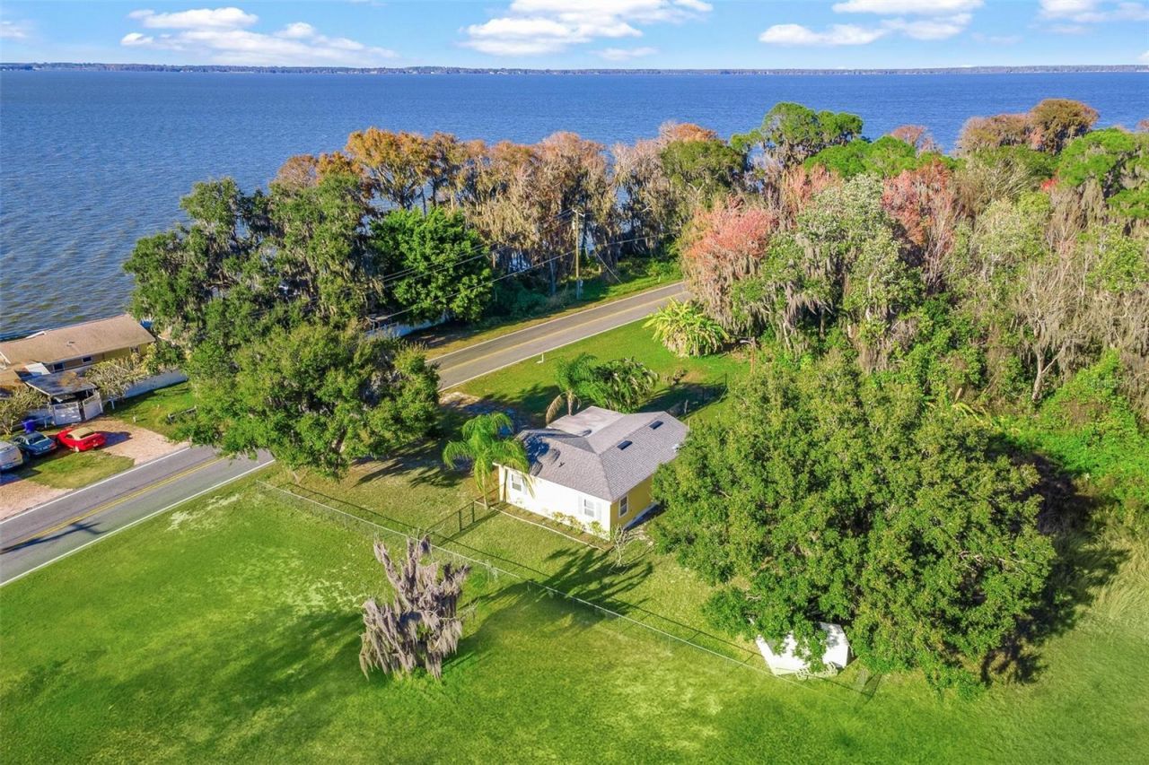32828 Lake Eustis Drive, Tavares, FL 32778 Photo
