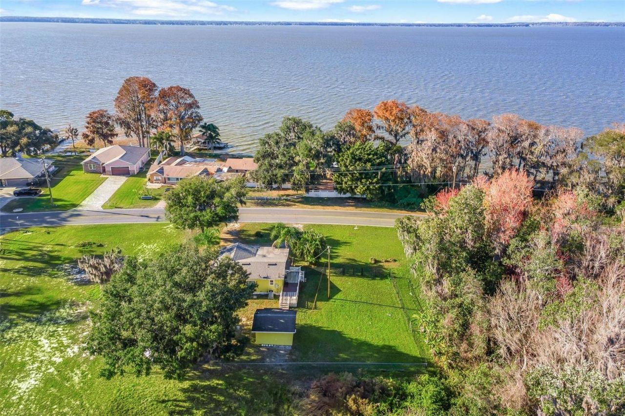 32828 Lake Eustis Drive, Tavares, FL 32778 Photo