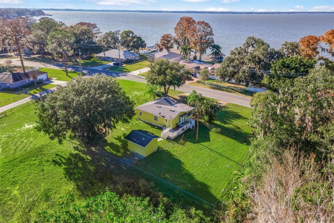 32828 Lake Eustis Drive, Tavares, FL 32778 Photo