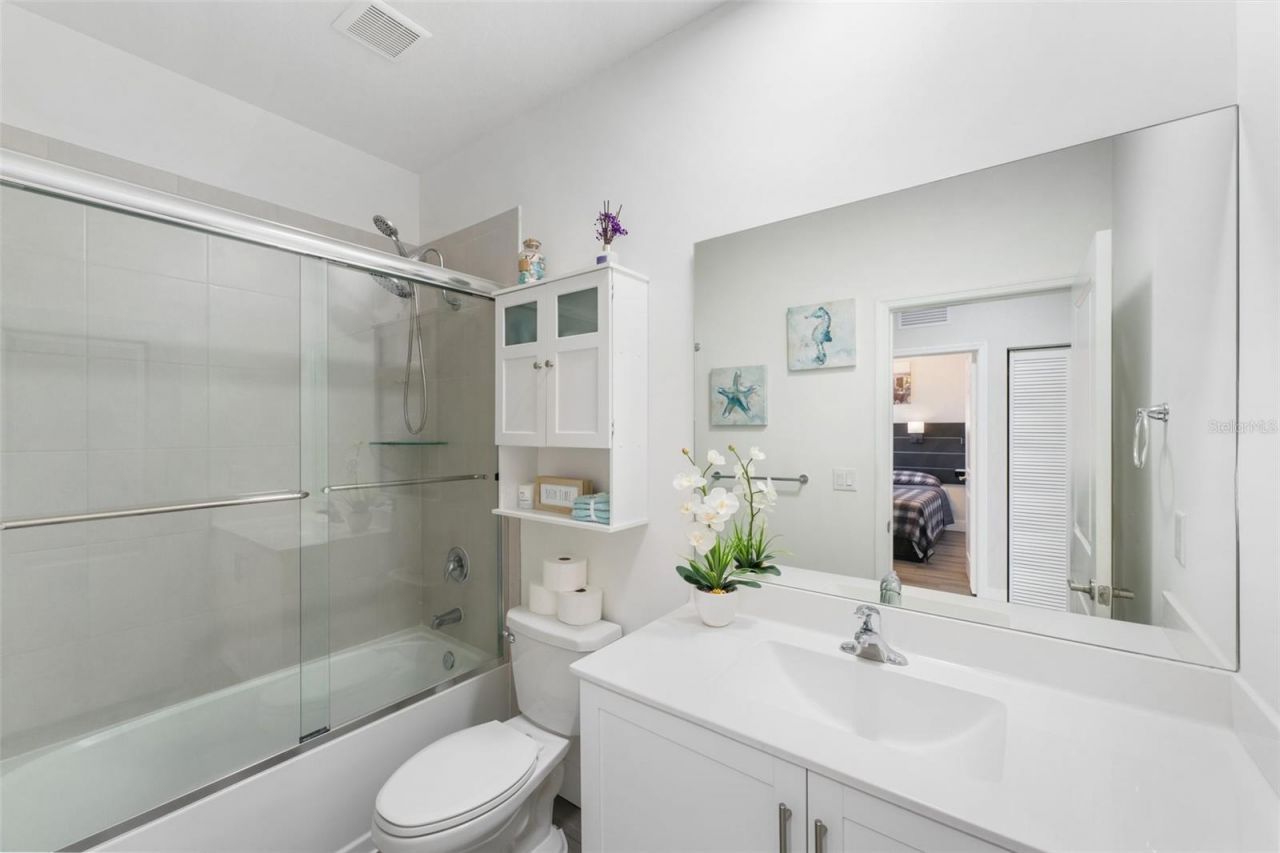 549 NE 206th Lane, Miami, FL 33179 Photo