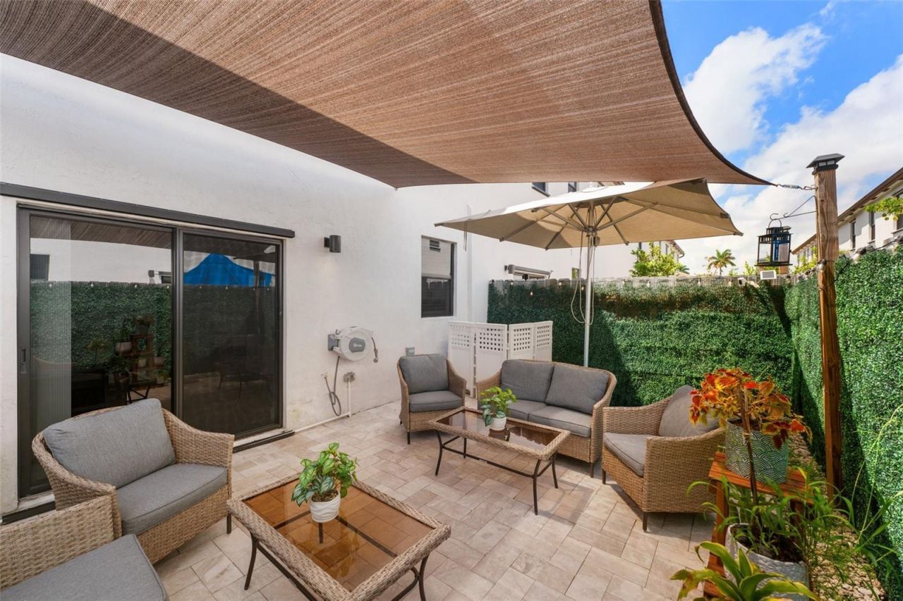 549 NE 206th Lane, Miami, FL 33179 Photo