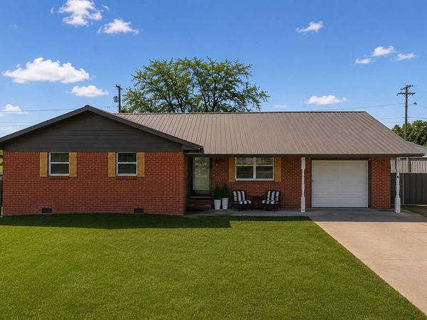 521 E Florida Avenue, Waurika, OK 73573